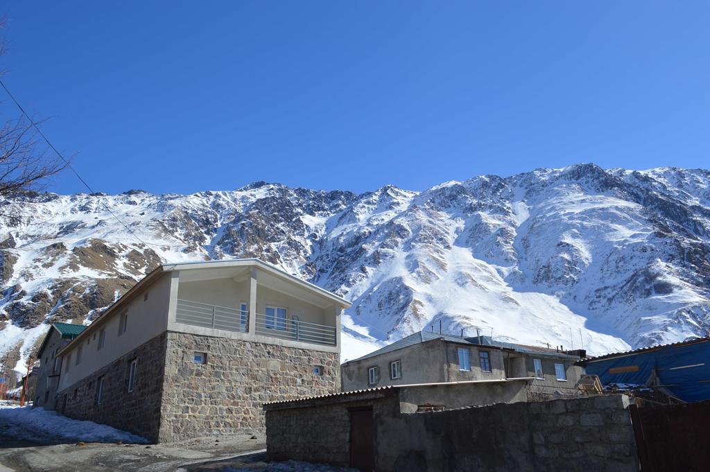 Guest House Qubi Stepantsminda Exterior photo