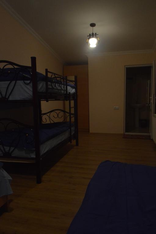 Guest House Qubi Stepantsminda Exterior photo
