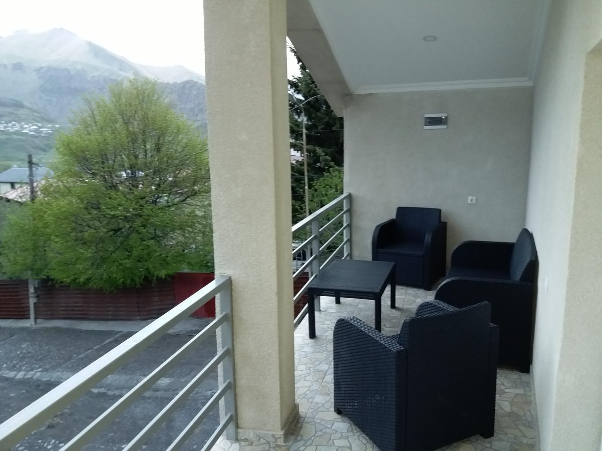 Guest House Qubi Stepantsminda Exterior photo