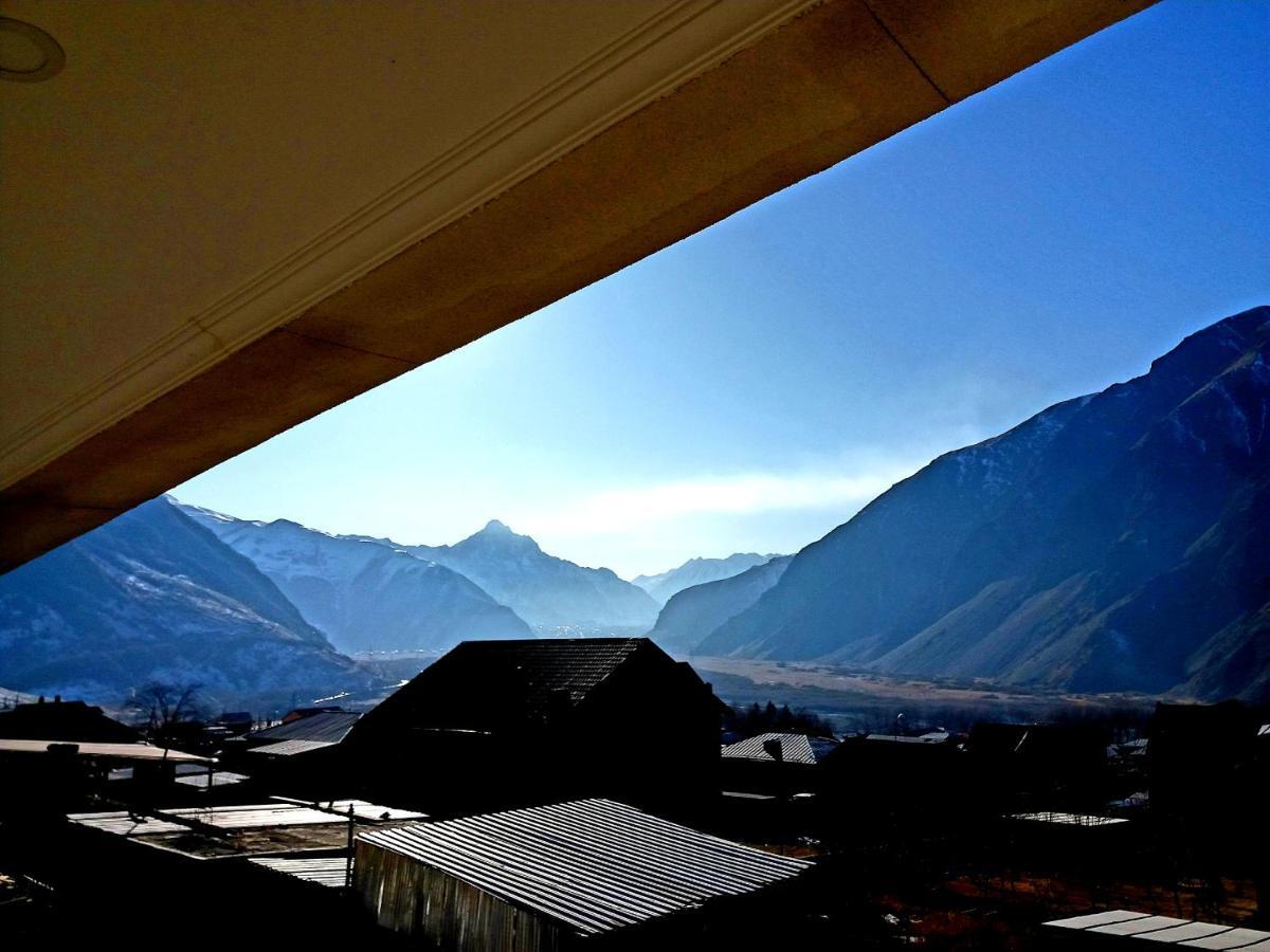 Guest House Qubi Stepantsminda Exterior photo