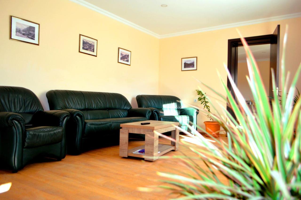 Guest House Qubi Stepantsminda Exterior photo